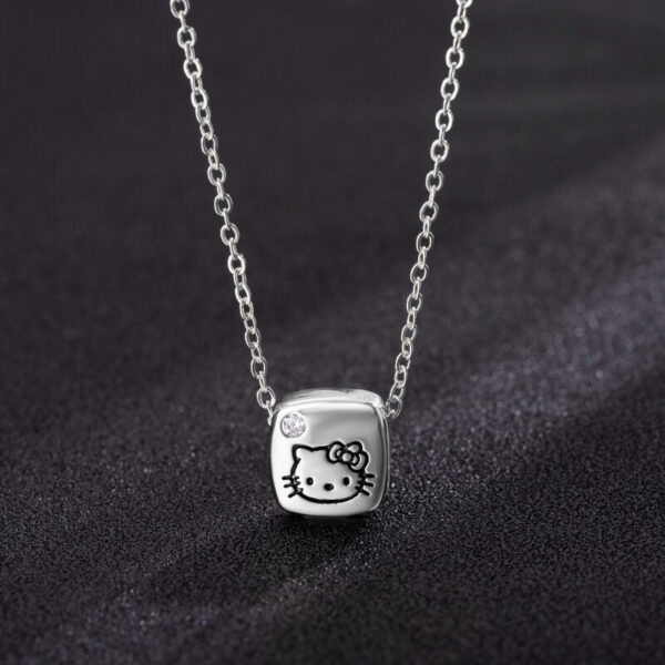 collar hello kitty cuadrado