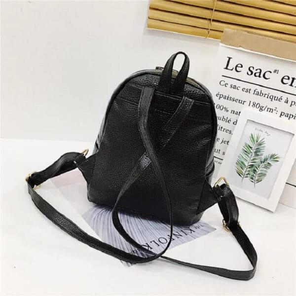 mochila de hello kitty negra