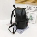 mochila de hello kitty negra